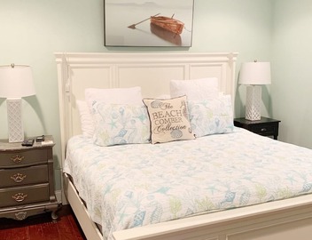 Best Location 1 bed 1 bath gated upscale condo with pool Sleeps 3 Fast free wifi 2