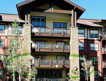 Mountainside SKI-IN/SKI-OUT Newly updated 3 BR Condo 3 full bath, pool, hot tub 5
