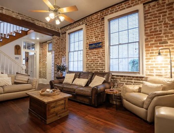 Stylish Escape in Historic Warehouse District 2