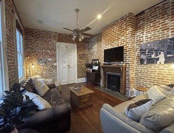 Stylish Escape in Historic Warehouse District 4