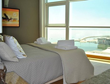 High Floor Apartment in Tower with River View Parque Nacoes Expo8 5
