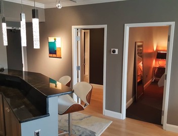 Music Row condo - NASHVEGAS! Guitar Swimming Pool. Cool-Comfortable-Modern! 3