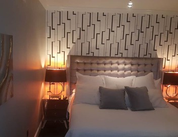 Music Row condo - NASHVEGAS! Guitar Swimming Pool. Cool-Comfortable-Modern! 2