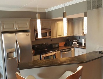 Music Row condo - NASHVEGAS! Guitar Swimming Pool. Cool-Comfortable-Modern! 5