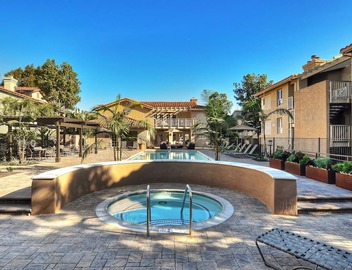 Beach Close 1BR Retreat Sleeps 4 Fireplace - Beach Trail Bungalow 4
