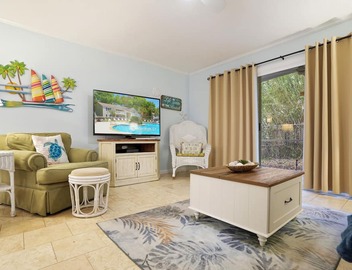 1BR Ground Floor Condo with Screened-in Porch! Reduced rates for August! 4