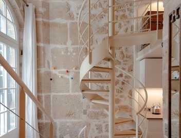 MARAIS, DUPLEX, STONE WALLS, 2 BATHROOMS 30–60 days ahead? Private offer. OL-VAs 2