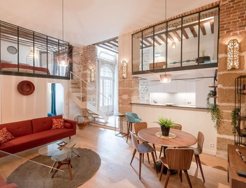 MARAIS, DUPLEX, STONE WALLS, 2 BATHROOMS 30–60 days ahead? Private offer. OL-VAs 3