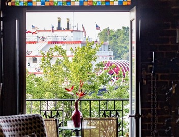 Rare River Street w/Balcony, Historic, Luxury, Affordable, 2/2, Loft STVR00088 5