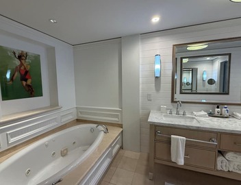 1 Bdrm Ocean view Res. Suite w balcony, located at The Ritz, in Key Biscayne 5