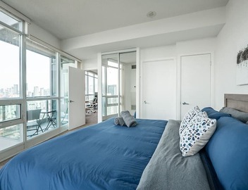 Amazing 1BR Condo - Stunning View - Parking! 2