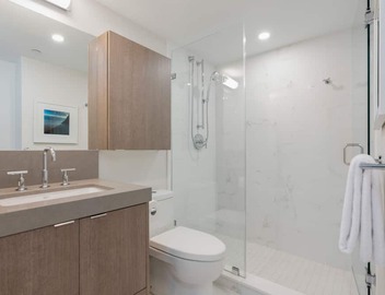Deluxe One Bedroom Apartment in Trendy Yaletown 2