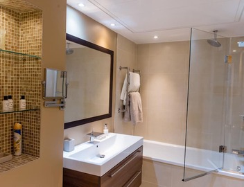 Luxury Spacious Three Bed Apartment in Heart of Mayfair With Terrace 5