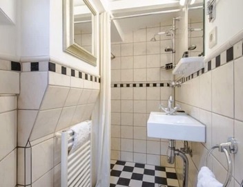 Picture perfect 1650 house overlooking Prinsengracht canal - luxury with charm 4