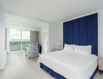 Fontainebleau Hotel Tresor 22nd Fl Junior Suite 5
