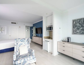 Fontainebleau Hotel Tresor 22nd Fl Junior Suite 5