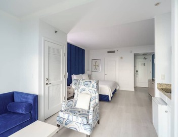 Fontainebleau Hotel Tresor 22nd Fl Junior Suite 3
