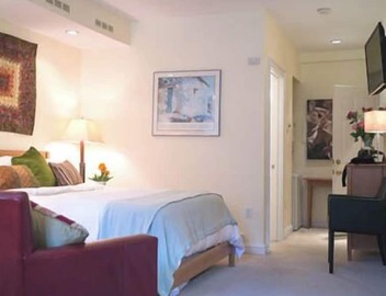 Chic South End Studio With Patio 3