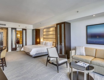 Fontainebleau Hotel Large Junior Suite 5