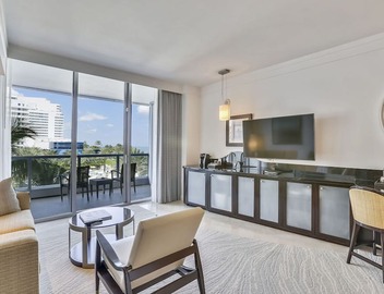 Fontainebleau Hotel Large Junior Suite 4