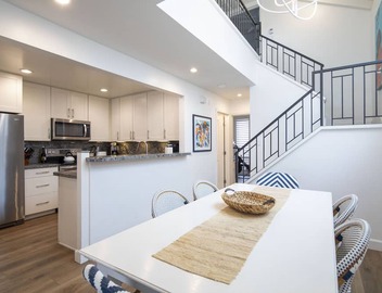 Steps to the Beach, Park, Shops & Restaurants At 18th St DEL MAR BEACH COLONY 2