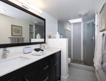 Steps to the Beach, Park, Shops & Restaurants At 18th St DEL MAR BEACH COLONY 5