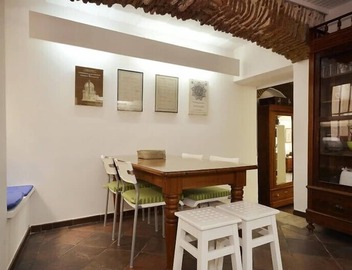 Large charismatic refined open space studio in best quarter 4