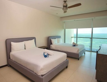 Ocean view 3 bedroom condo! Infinity pool 2