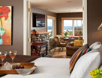 Suite with Puget Sound, Mount Rainier, & Olympic Views 3
