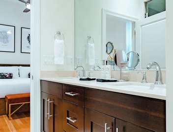 3 Bedroom/2 Bathroom Luxury Suite in Vibrant Andersonville 5