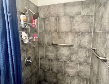 1 Bedroom Apartment with Courtyard Upper garden Magazine Art District 5