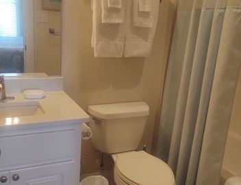 Sleeps 10: 3 King/2 Bunk, Steps to Beach, Wagons & Beach Paraphernalia Included 3