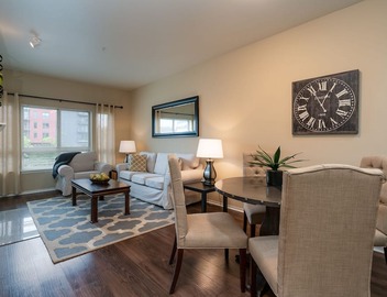 Walk to all Kirkland has to offer 4