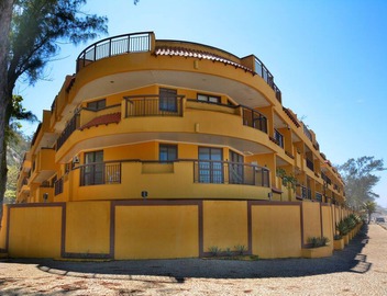 88m2 apartment facing the beach, with sea views. 3