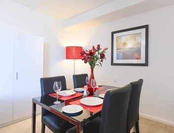 StayCentral - Spacious Seaviews (Port Melbourne) - Bay Street Port Melbourne - 1 Bedroom, 1 Bed, 1 Bathroom, 1 secure parking spot. 4