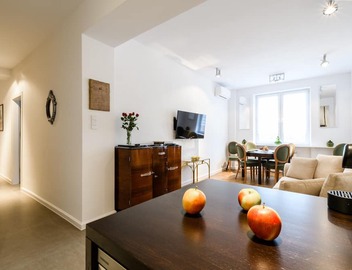 VanGogh by mythings- Spacious, 1BR apartment, air conditioned, for a family 3