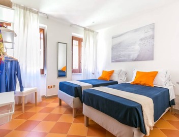 A modern and confortable three bedroom apartment in Sorrento close to the beach 3