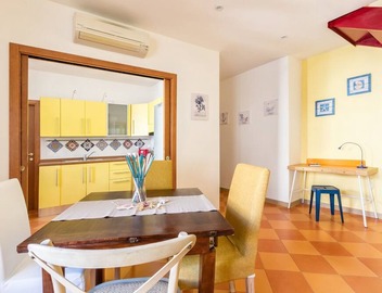A modern and confortable three bedroom apartment in Sorrento close to the beach 2