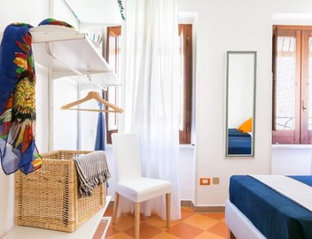 A modern and confortable three bedroom apartment in Sorrento close to the beach 4