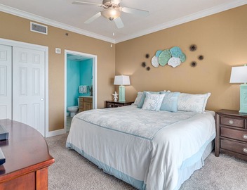 Gorgeous Unit! Direct Ocean View. Updated Unit! 4
