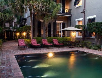 Elegant, Luxuriously Furnished Historic Property In The Garden District Sleeps 4 5