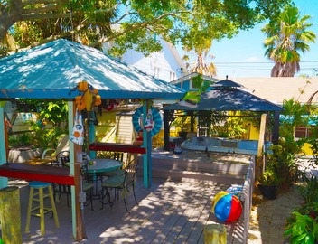 Family Vacation Rental Sleeps 8 , Beach Block Pool Access Pets OK 3