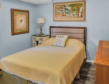 Family Vacation Rental Sleeps 8 , Beach Block Pool Access Pets OK 4