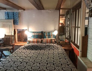 Canal Apartment for 2, 17th cent Old house Center Amsterdam 2