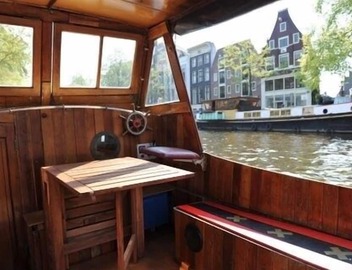 Canal Apartment for 2, 17th cent Old house Center Amsterdam 5