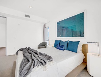 Nicest building in beach area 1 block from Venice Pier and Beach. Designer Done. 3