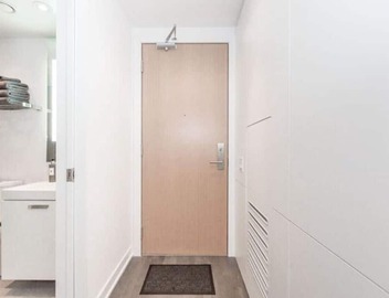 Luxury 1BR in the Heart of King West 5