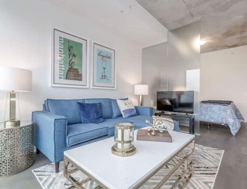 Luxury 1BR in the Heart of King West 4