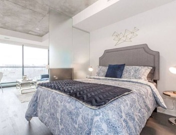 Luxury 1BR in the Heart of King West 3