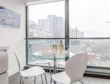Luxury 1BR in the Heart of King West 2